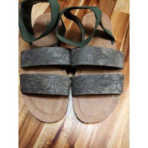 Muk Luks Women's Strappy Flat Sandals Size 9